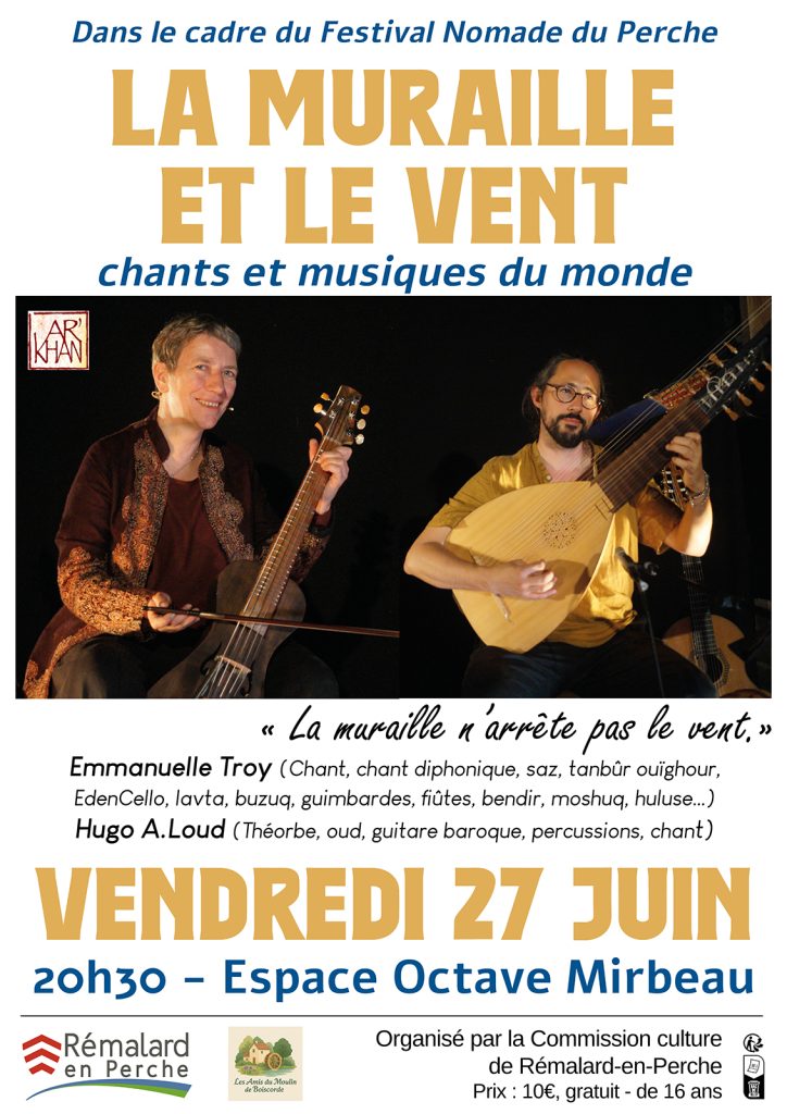 Affiche du spectacle La muraille et e vent montrant deux musiciens jouant des instruments de musique du monde.
