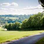 Route du Perche avec au fond les collines forestières
