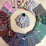 Image montrant les trousses de toilette et gants exfoliants fabriqués par la mini-entreprise du collège Paul-Harel