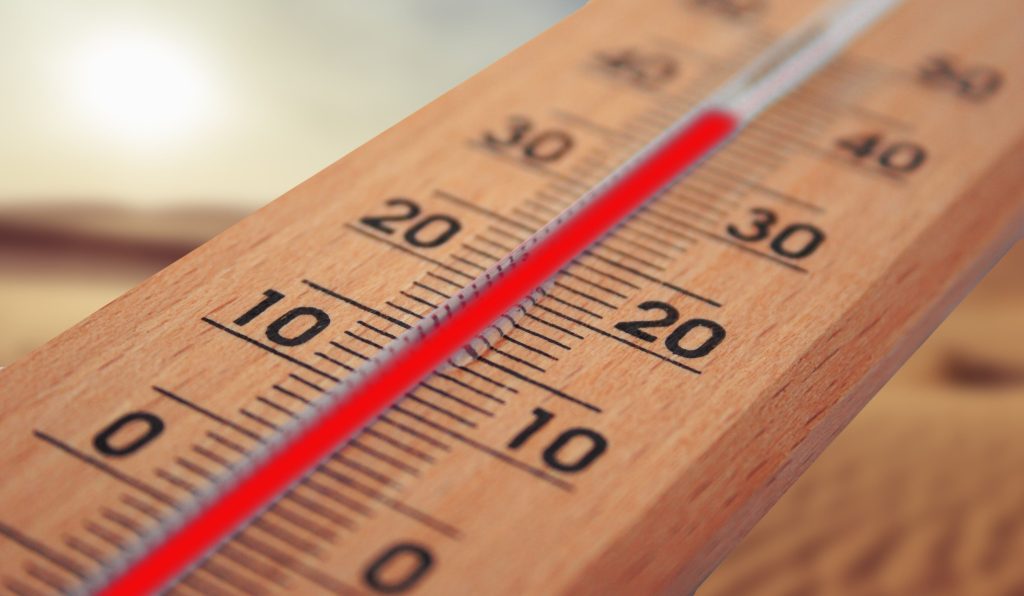Image montrant un thermomètre haut en chaleur